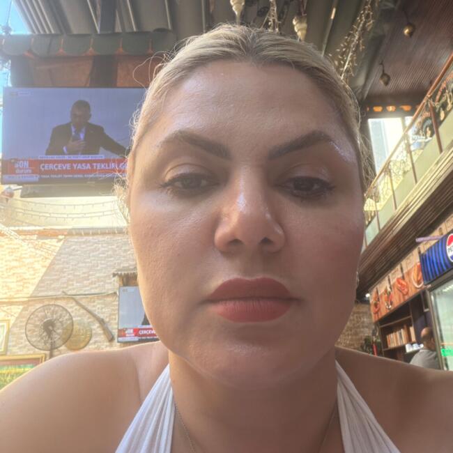 İstanbul bölgesinde bebek bakıcılığı işi: Nafiseh