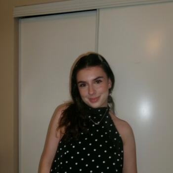 Baby-sitter in Burlington: Emily