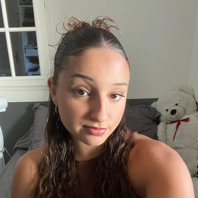 Babysitter in Autheuil-Authouillet: Elisa