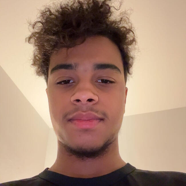 Babysitter in Versailles: Hamza