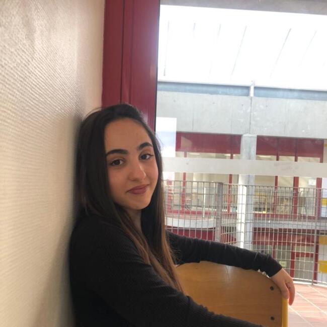 Babysitter in Isle-d'Abeau: Yasmine