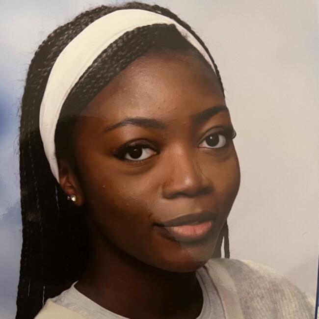 Babysitter in Esbly: Hadja