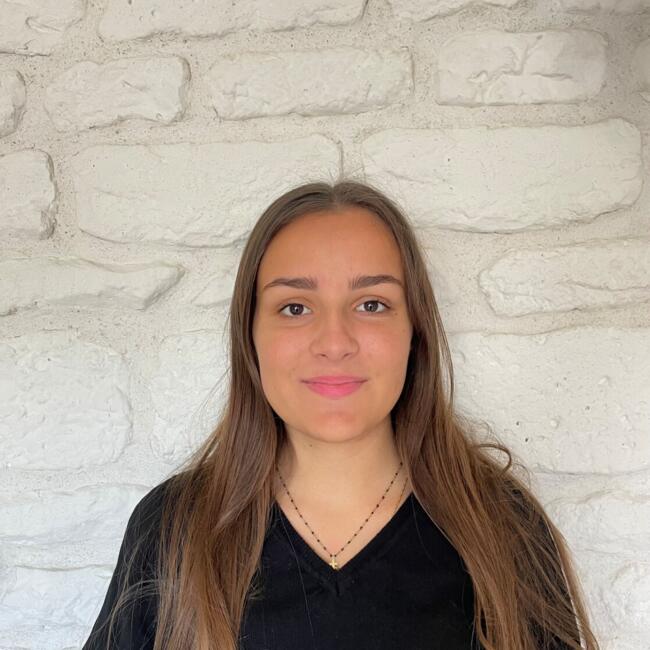 Babysitter in Marans: Eline