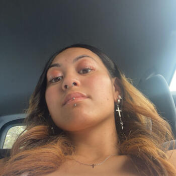 Babysitter in Porirua: Monique