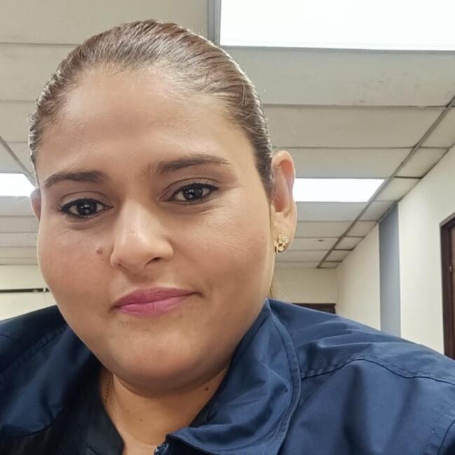 Niñera en San Salvador: Julia