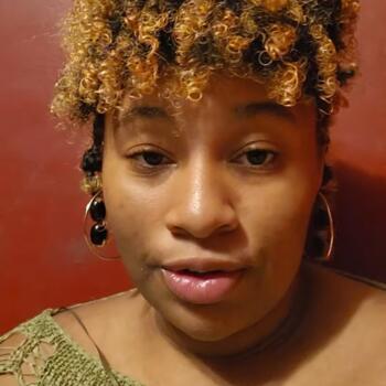 Babysitter Avenel: Shanaya