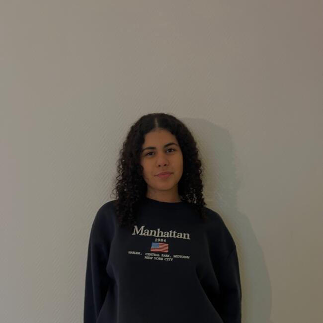 Babysitter in Ganshoren: Dina