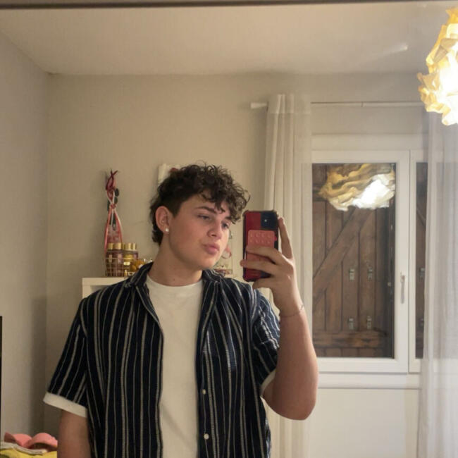 Babysitter in Saint-Mitre-les-Remparts: Noah