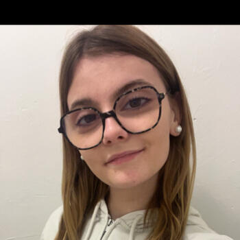 Babysitter in Comines: Loucia