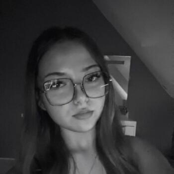 Babysitter in Zutkerque: Laura