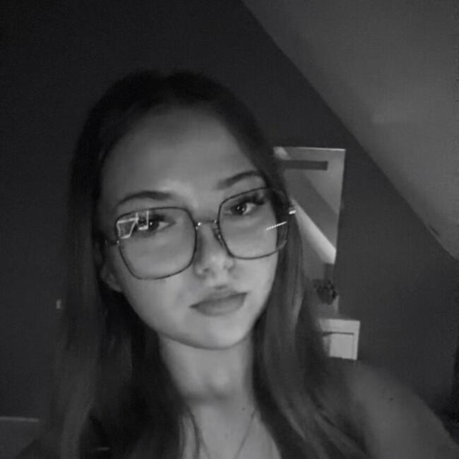 Babysitter in Zutkerque: Laura