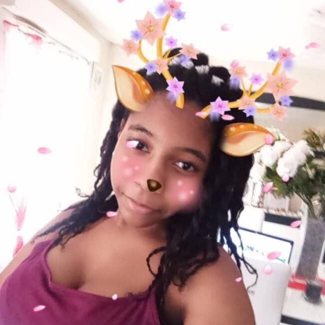 Babysitter in Saint-Pierre-du-Perray: Tia