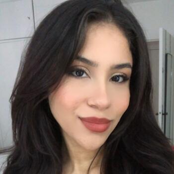 Babysitter in Crosne: Camila