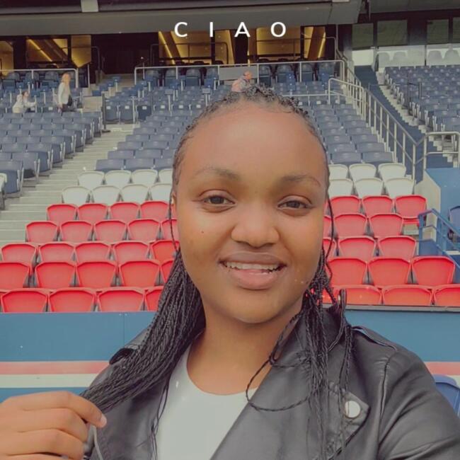 Babysitter in Le Luart: Leah