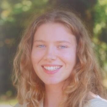 Babysitter in Saint-Médard-en-Jalles: Lena