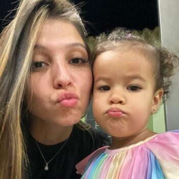 Babysitter in Torrent: Karen Stefany Barbosa