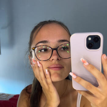 Babysitter in Saint-Nazaire: Lea
