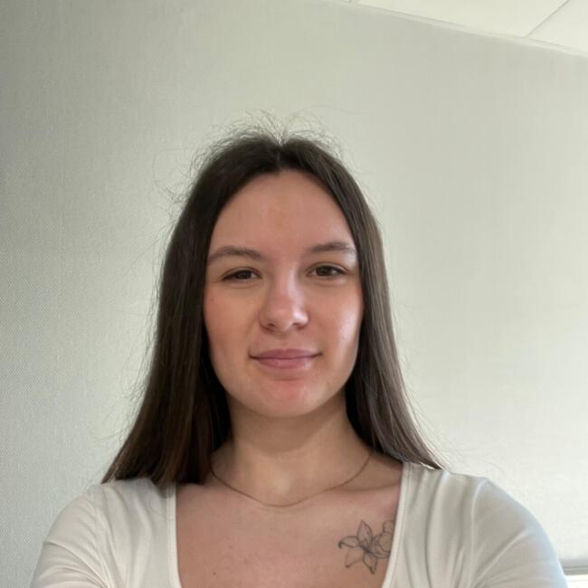 Babysitter in Saint-Pierre-le-Vieux: Emma