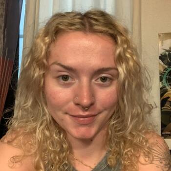 Baby-sitter in Vionnaz: Shania