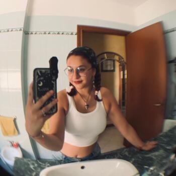 Babysitter Rome: Giulia