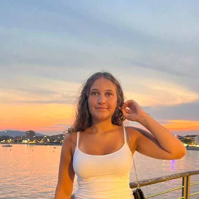 Babysitter in Coulaines: Rose