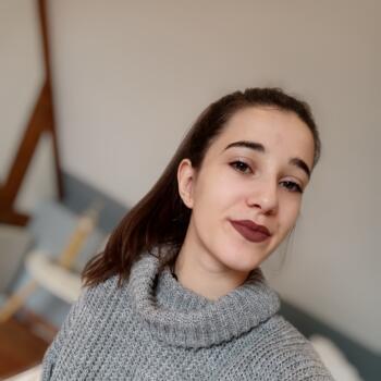 Babysitter in Saint-André-de-la-Marche: CORALIE