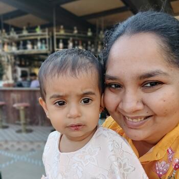 Nanny job in Pune: babysitting job Parul