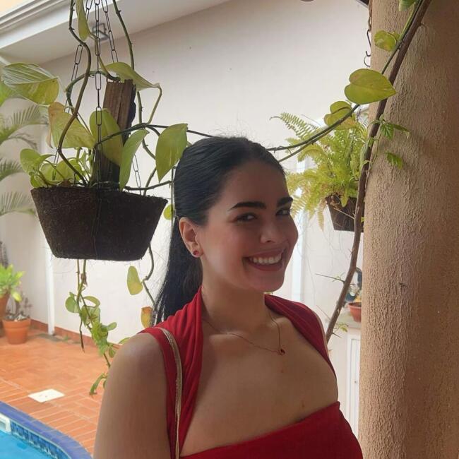 Babá em Franca: Ana Carolina