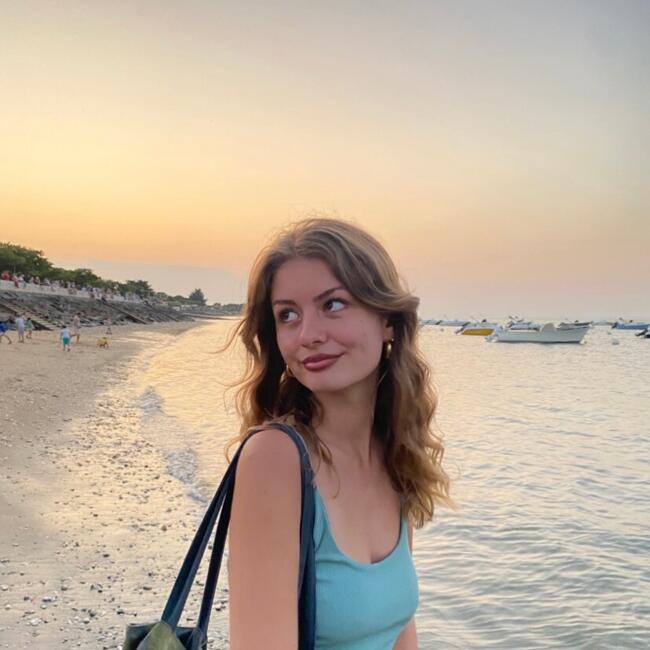 Babysitter in Amiens: Agathe