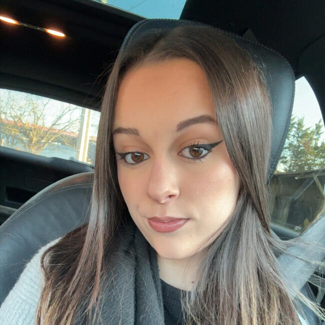 Babysitter in Le Loroux-Bottereau: Julie