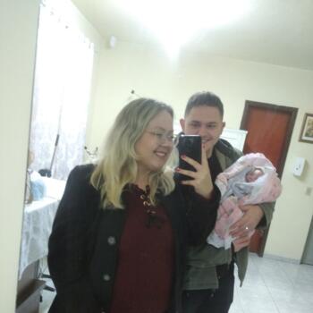 Emprego de babá em Curitiba: emprego de babá Erika Nataly