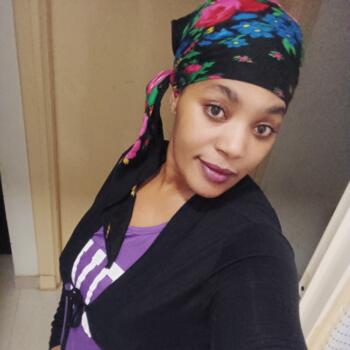 Babysitter Riyadh: Caroline