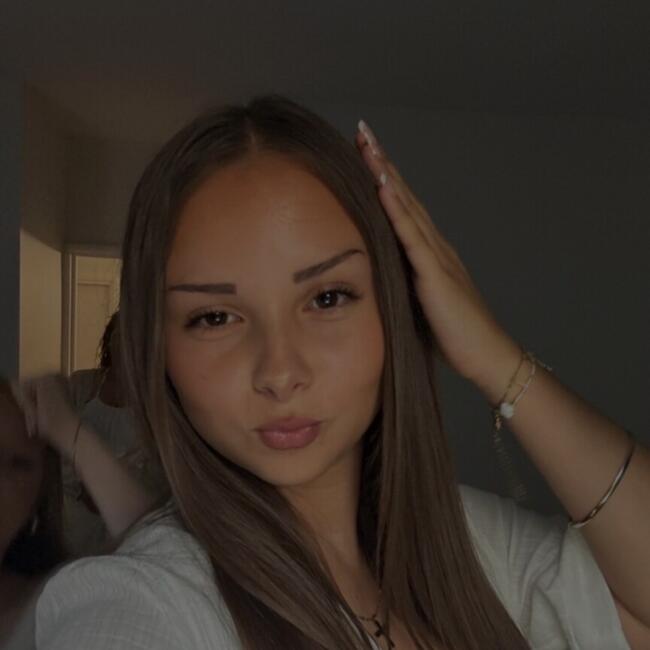 Babysitter in Cusset: Ines