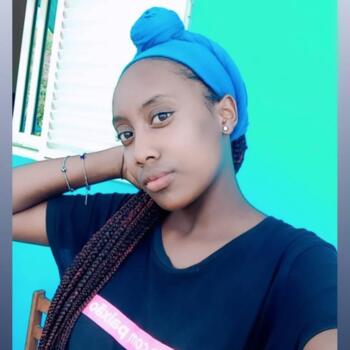 Babysitter em Almada: Jeisa