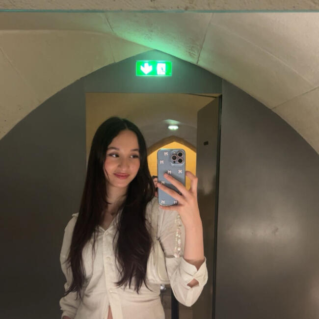 Babysitter in Créteil: Elea