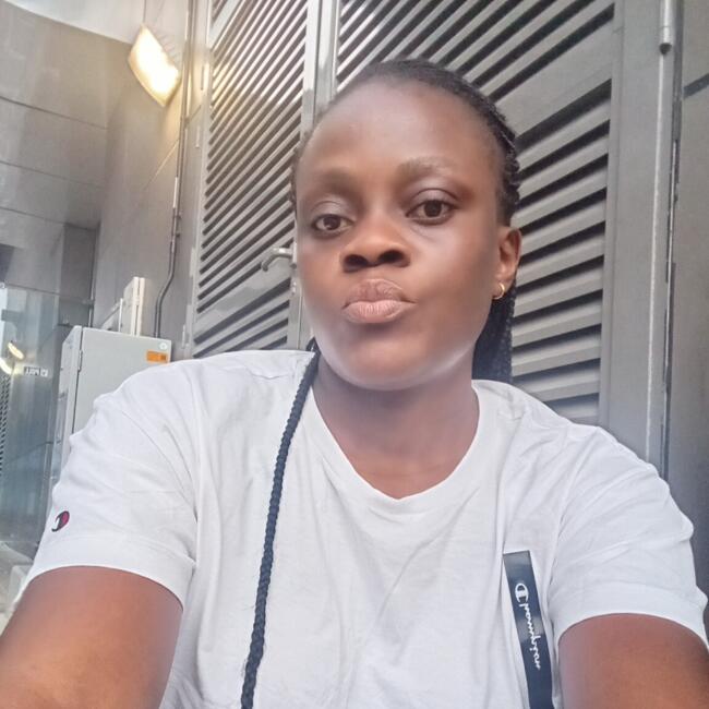 Babysitter in Jazīrat Abū Z̧aby: Marie