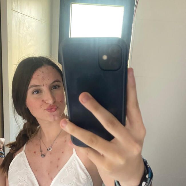 Babysitter in Nîmes: Carla