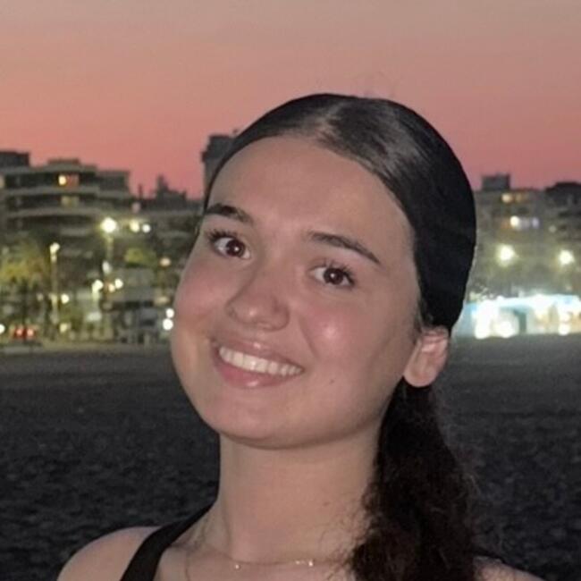 Babysitter in Morangis: Emma