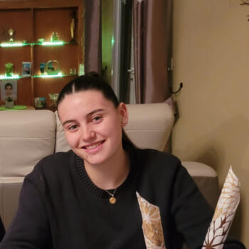 Babysitter in Saint-Géréon: Louise