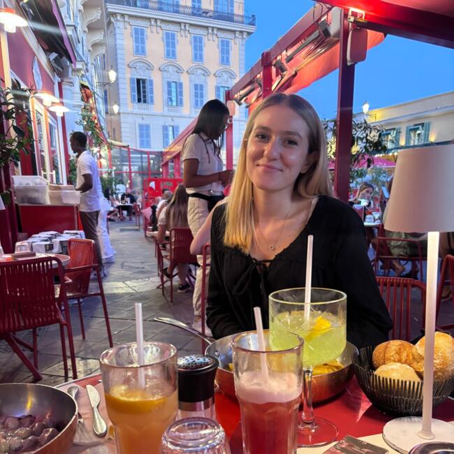 Babysitter in Nice: Jade