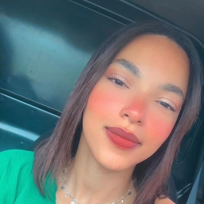 Babysitter in Aparecida de Goiânia: Bruna