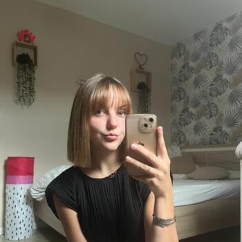 Babysitter in Croix: Leighane