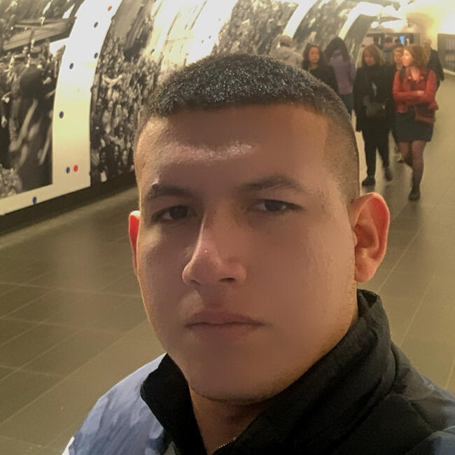 Babysitter in Saint-Denis: Andres