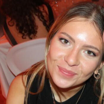 Babysitter in Paris: Flavie