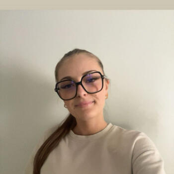 Babysitter in Lyon: Emma