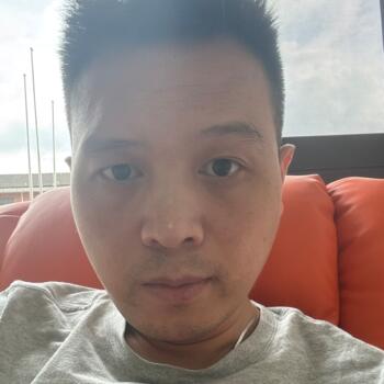 Kerja pengasuh di Kuala Lumpur: kerja pengasuh Hugo