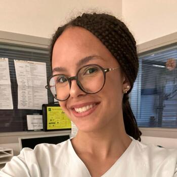 Babysitter in Saint-Genis-Laval: Elena