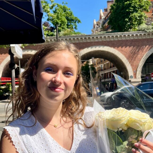 Babysitter in Choisy-le-Roi: Lola