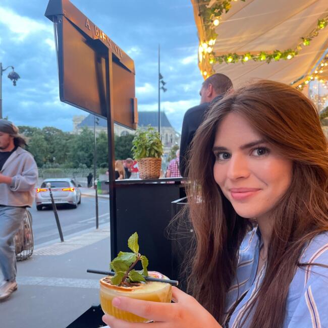 Babysitter in Villemandeur: Loumiel