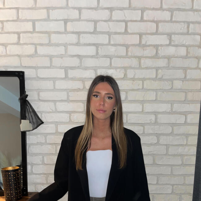 Babysitter in Achères: Louise